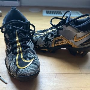 Nike alpha football cleats 2Y